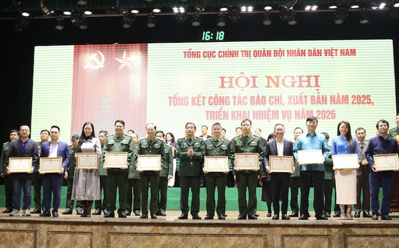 Báo Pháp luật Việt Nam nhận Bằng khen của Bộ Quốc phòng